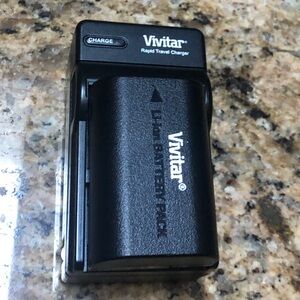 Vivitar rapid travel charger with battery for canon camera